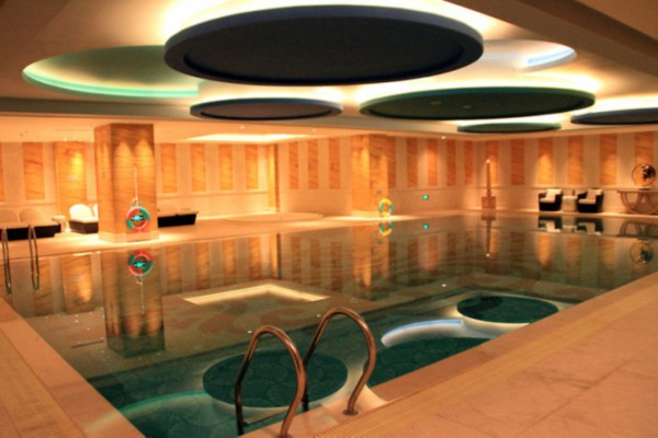 探索成都夜生活大楼，养生休闲新体验(成都夜生活消费水平)